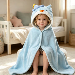 Kinder Badeponcho mit Kapuze – Weiche Kuscheldecke aus Coral Fleece zum Baden, Schwimmen & Einkuscheln, 80 × 120 cm