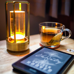 LumiLight Kabellose Tischleuchte - Wasserfest und tragbar - Beleuchtet mit Stil und Dimmfunktion